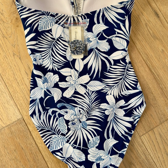 Women’s Tommy Bahama one-piece swimsuit. NWT. Size 4 - Picture 5 of 5